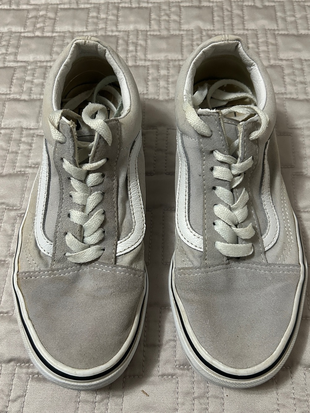 Women’s Vans Sneakers in Light Gray and White - Size 6.5